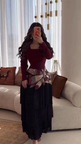 فستان باربي المزين بالكلفه المطرزه