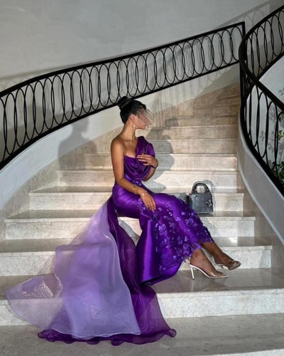 فستان سهره المزين بالورود البارزه المطرزه يدويا