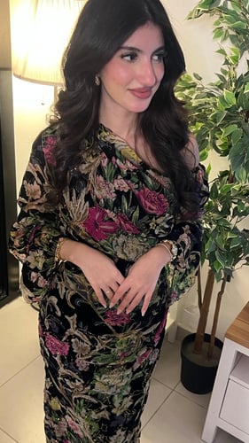 فستان حرير طبيعي مزين بالتطريز