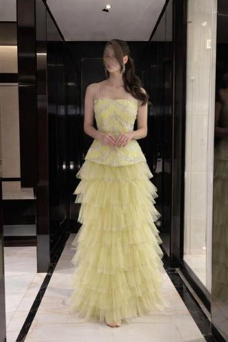 فستان سهره المزين بالكلفه المطرزه وتل طبقات