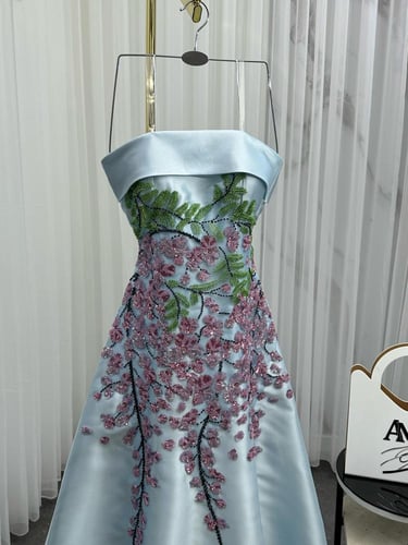 فستان ميكادو المزين بالكلفه المطررزه تطريز راقي