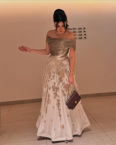 فستان مشجر المزين بالكسرات