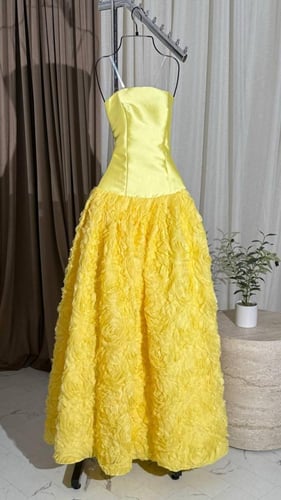 فستان ميكادو المزين بالكلفه الموروده