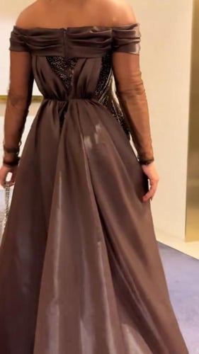 فستان سهره المزين بالتطريز ذيل اورجنزا