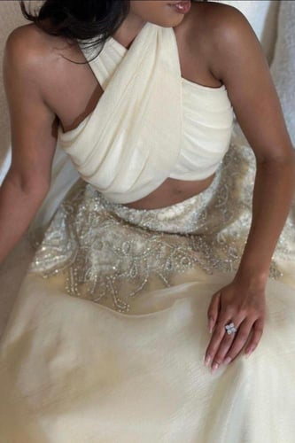 فستان سهره فخم خامه ذات جوده عاليه ومزين بالتطريز...