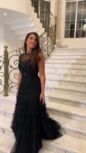 فستان تل طبقات المزين بالكلفه خرز شغل يدوي