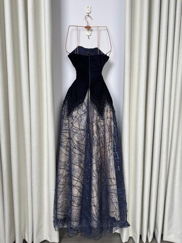 فستان سهره مخمل على تل المزين بالتطريز