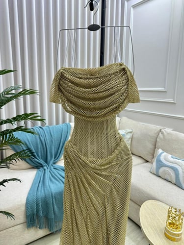 فستان سهره المزين بالكسرات