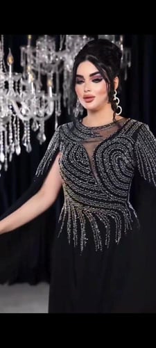 فستان شيفون جورجيت المزين بالتطريز اليدوي على القم...