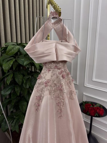 فستان سهره ميكادو فخم دبل كلوش المزين بالكلفه ورود...