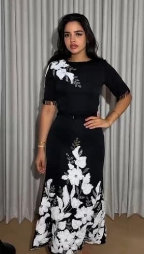 طقم فستان وبلوزه قطعتين الخامه باربي المزين بالكلف...