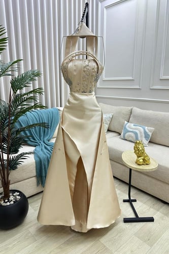 فستان ميكادو المزين بالتطريز اليدوي بشكل انيق ومتن...