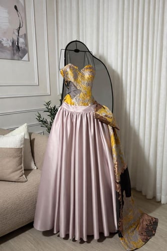 فستان تفته جيبون دبل كلوش مزين بالجاكار