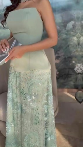 فستان باربي المزين بالتطريز خرز