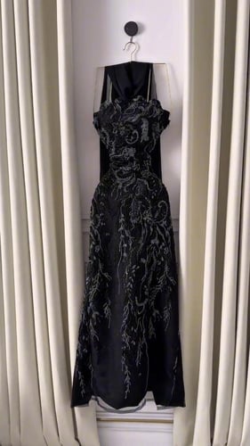 فستان سهره فخم المزين بالتطريز