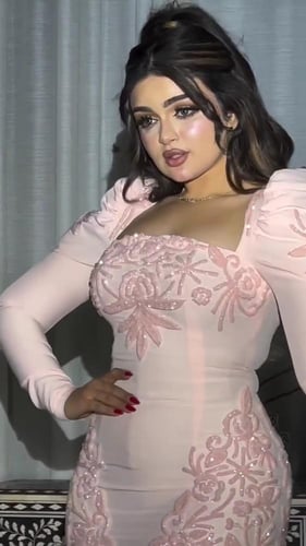 فستان باربي المزين بالتطريز اليدوي