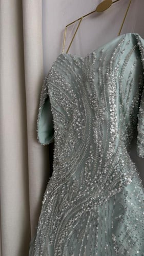 فستان سهره فخم المزين بالتطريز ذيل اورجنزا مزين با...