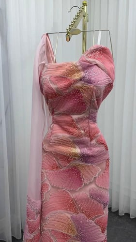 فستان سهره المزين بالورود والشك فستان انيق ومتميز