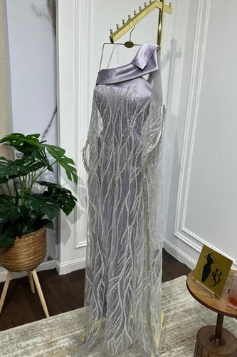 فستان سهره شك المزين بالهدب مبطن تفته ناعمه