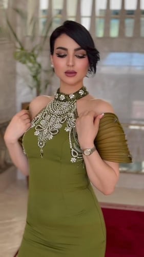 فستان باربي المزين بالتطريز اليدوي وجازار بوليسيا