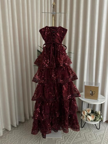 فستان سهره مزين بالتطريز كلف ولول مزين بالطبقات