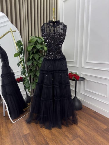 فستان تل طبقات المزين بالكلفه خرز شغل يدوي