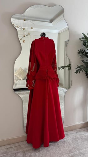 فستان باربي المزين بالتطريز اليدوي كسرات بوليسيه