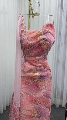 فستان سهره المزين بالورود والشك فستان انيق ومتميز