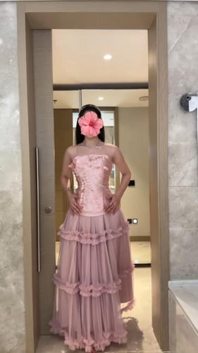 فستان سهره ميكادو المزين بالورود ليزر مزين بالتطري...