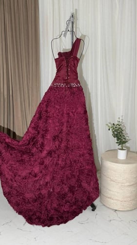 فستان تفته المزين بالتطريز كرستال وقماش سهره ورود