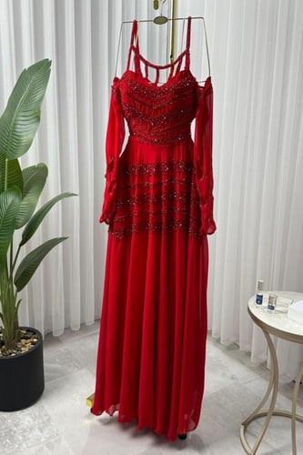 فستان شيفون جورجيت المزين بالتطريز اليدوي