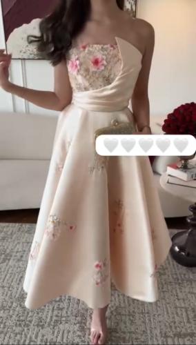 Mechado chiffon dress decorated with embroidered flowers