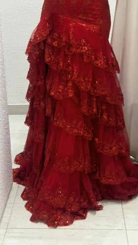 فستان سهره فخم مزين بالتطريز مزين بالطبقات بشكل ان...