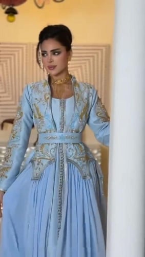 فستان ميكادو وشيفون جورجيت المزين بالتطريز اليدوي