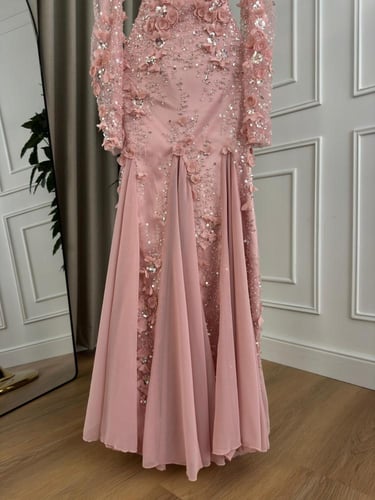 فستان سهره تل المزين بالورود مزين بالتطريز