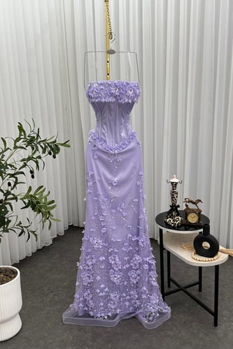 فستان سهره تل المزين بالورود البارزه المطرزه بطانه...