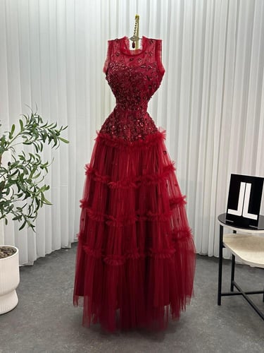 فستان تل طبقات المزين بالكلفه خرز شغل يدوي