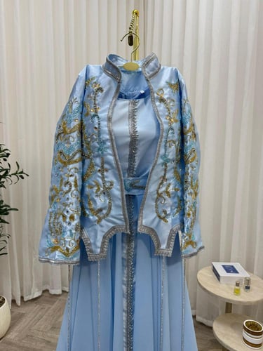 فستان ميكادو وشيفون جورجيت المزين بالتطريز اليدوي