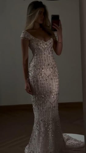 فستان سهره فخم المزين بالتطريز