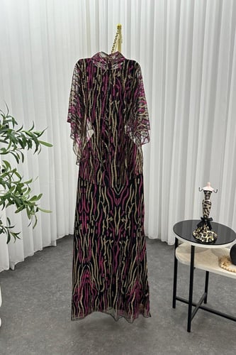 فستان كريب لكرا استرتش وتل مزين بتطريز كمبيوتر وفص...