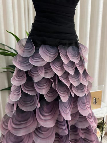 فستان سهره صدر تل المزين بالطبقات اوراق بطانه