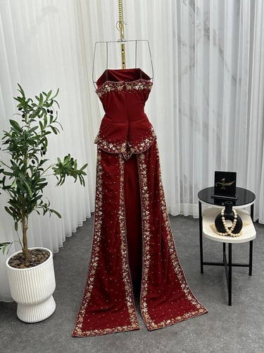 فستان كريب استرتش المزين بالتطريز اليدري الفهم وال...