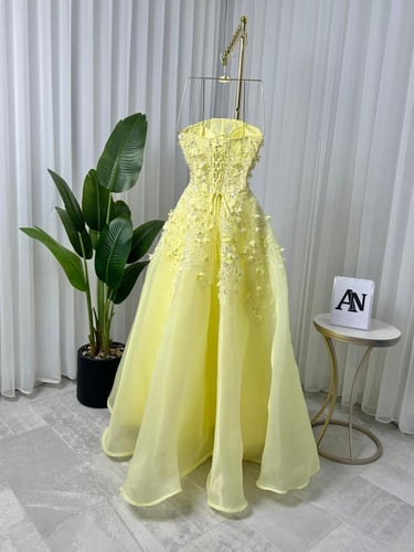 فستان سهره جازار دبل كلوش المزين بالتطريز والورود