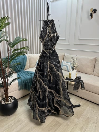 فستان سهره فخم المزين بالتطريز