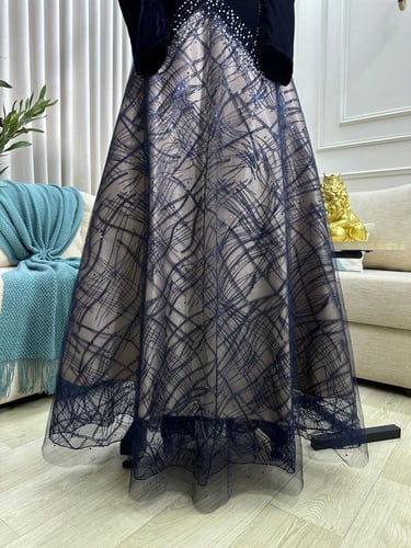 فستان سهره مخمل وتل المزين بالتطريز