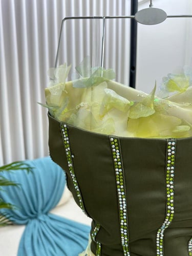 فستان سهره مورد مزين بالتطريز