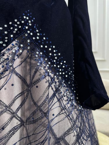 فستان سهره مخمل وتل المزين بالتطريز