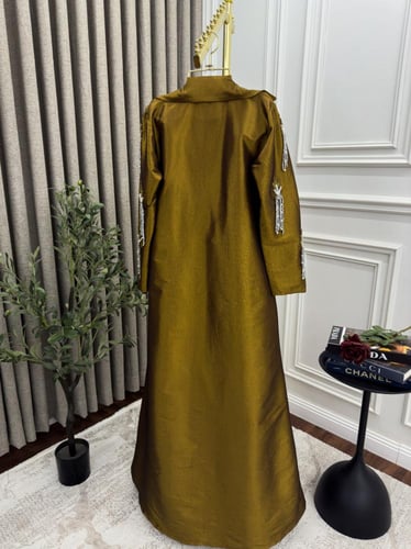 جلابيه قطعتين شانتون المزينه بالتطريز اليدوي الاني...