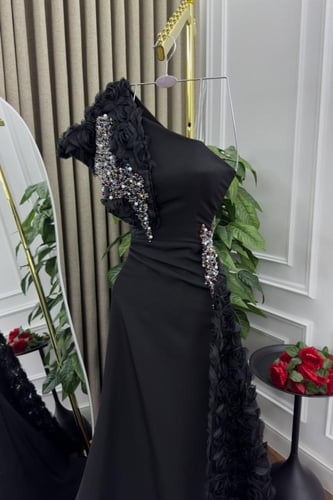 فستان سهره اسود باربي وكلفه ورود المزين بالتطريز ا...