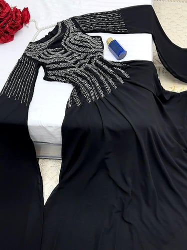 فستان شيفون جورجيت المزين بالتطريز اليدوي على القم...